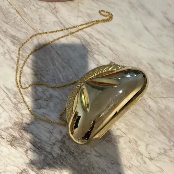 Vintage Gold Coin Purse with Chain - Picture 5 of 9